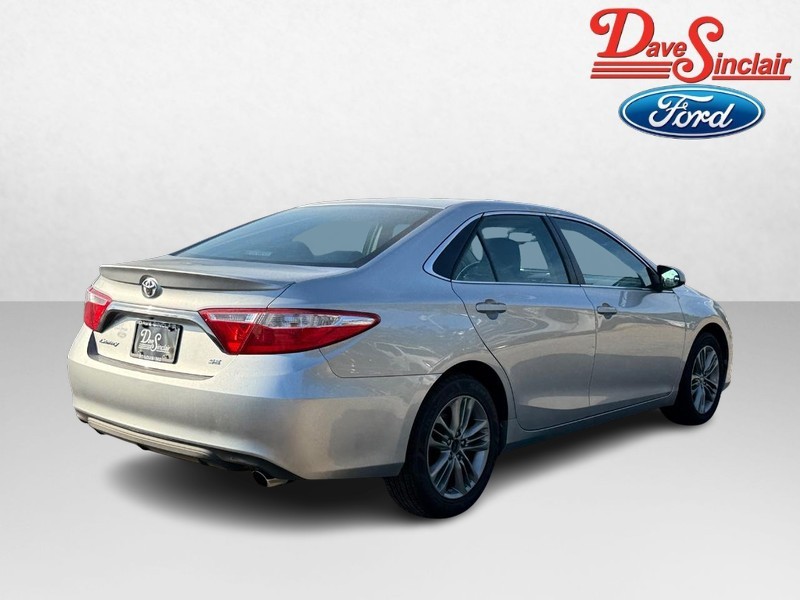 Toyota Camry Vehicle Full-screen Gallery Image 07