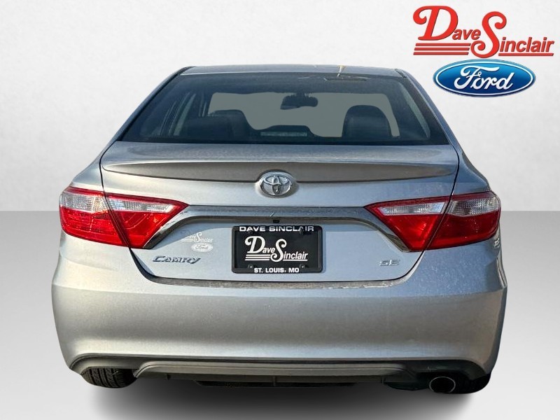 Toyota Camry Vehicle Full-screen Gallery Image 08