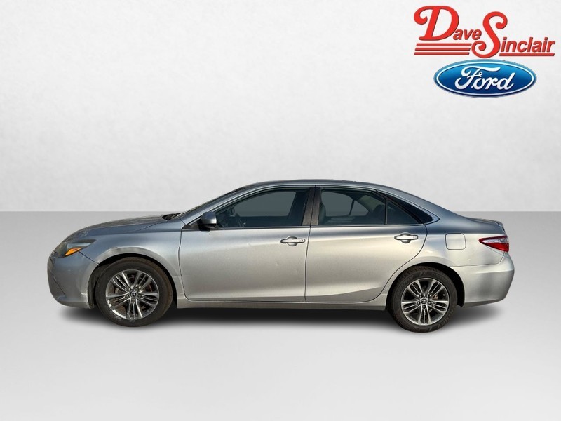 Toyota Camry Vehicle Full-screen Gallery Image 10