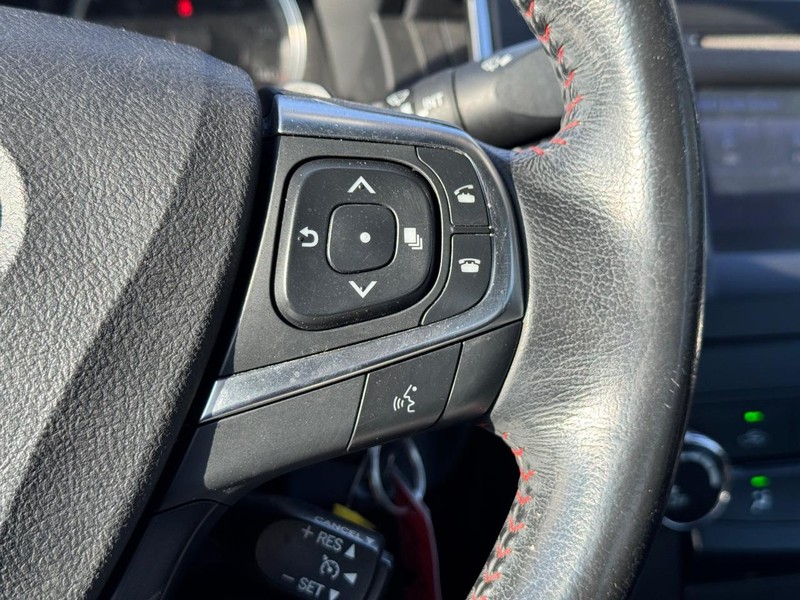 Toyota Camry Vehicle Full-screen Gallery Image 21
