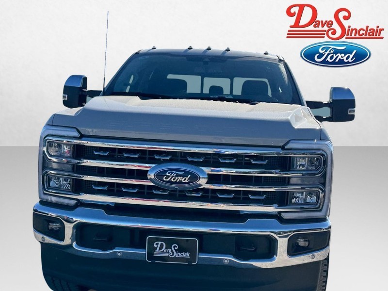 Ford Super Duty F-250 SRW Vehicle Full-screen Gallery Image 02