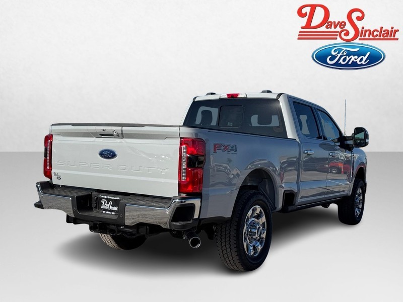 Ford Super Duty F-250 SRW Vehicle Full-screen Gallery Image 07