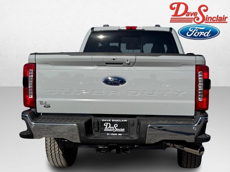 Ford Super Duty F-250 SRW Vehicle Full-screen Gallery Image 08