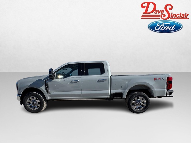 Ford Super Duty F-250 SRW Vehicle Full-screen Gallery Image 10