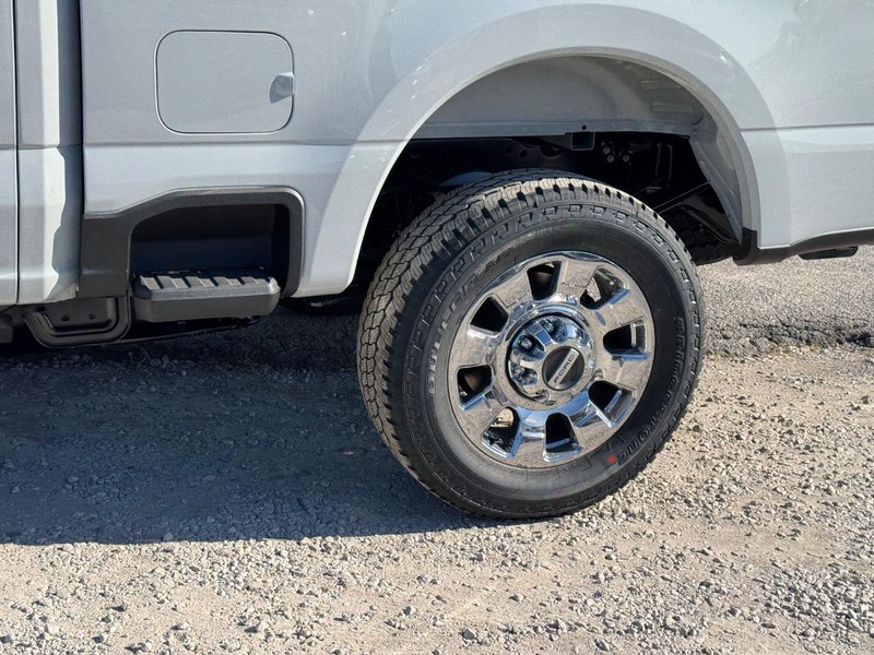Ford Super Duty F-250 SRW Vehicle Full-screen Gallery Image 11