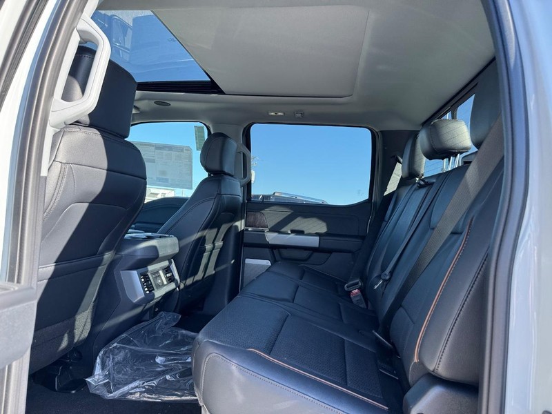 Ford Super Duty F-250 SRW Vehicle Full-screen Gallery Image 12
