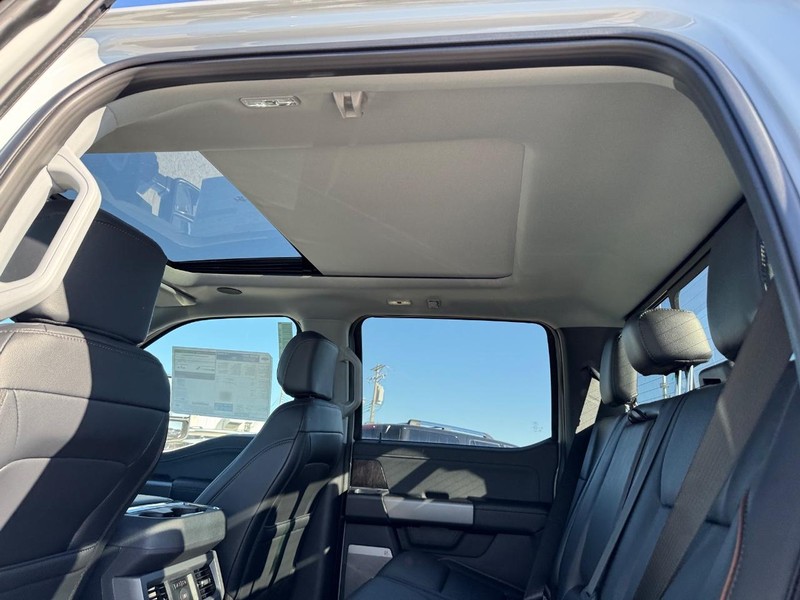 Ford Super Duty F-250 SRW Vehicle Full-screen Gallery Image 13