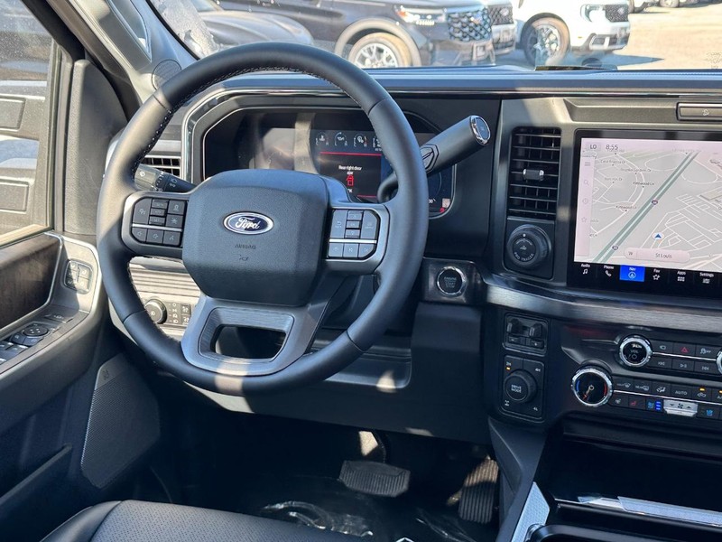 Ford Super Duty F-250 SRW Vehicle Full-screen Gallery Image 16