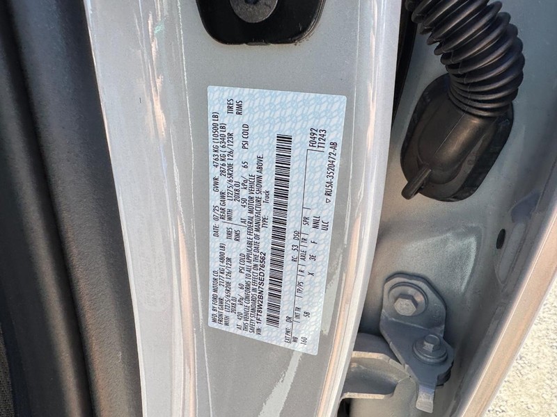 Ford Super Duty F-250 SRW Vehicle Full-screen Gallery Image 28