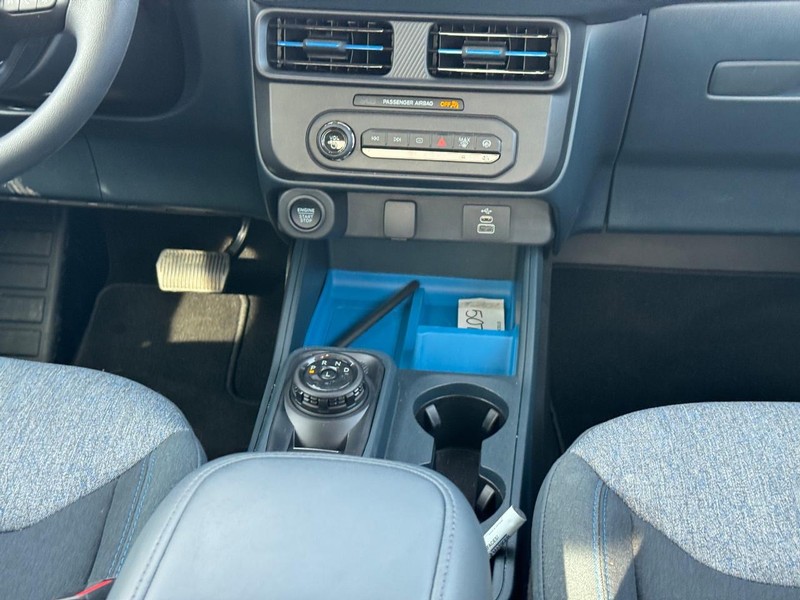 Ford Maverick Vehicle Full-screen Gallery Image 17