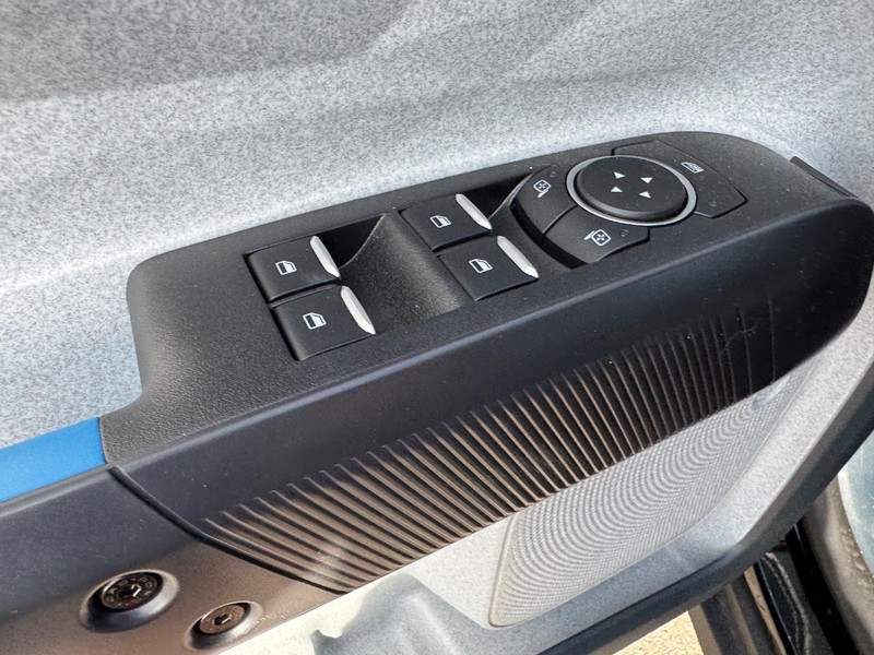Ford Maverick Vehicle Full-screen Gallery Image 19