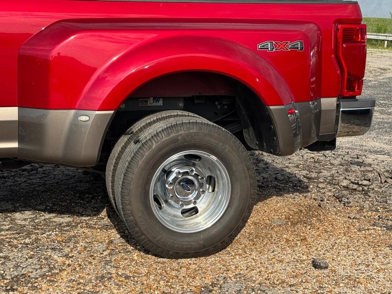 Ford Super Duty F-350 DRW Vehicle Full-screen Gallery Image 11