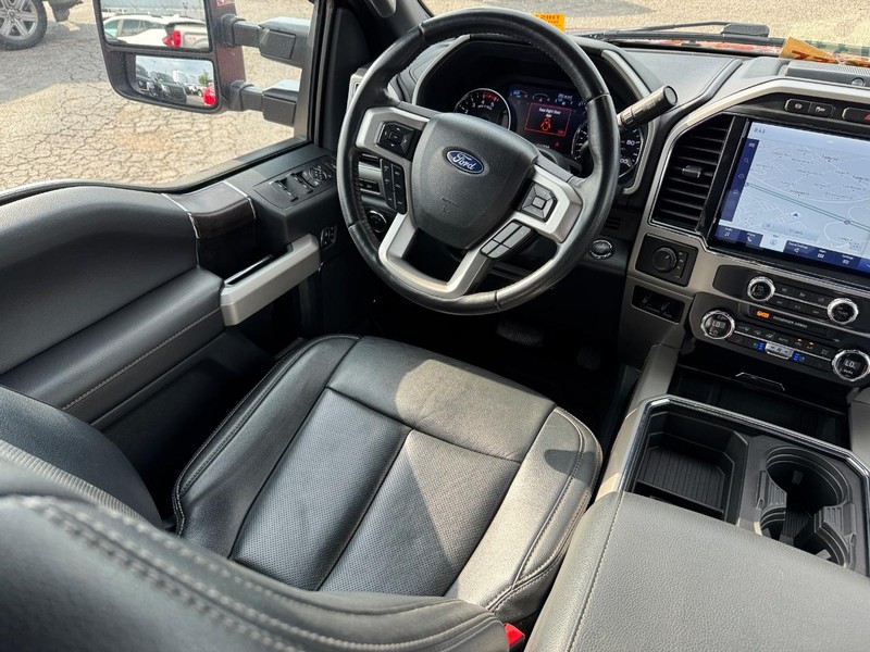 Ford Super Duty F-350 DRW Vehicle Full-screen Gallery Image 14