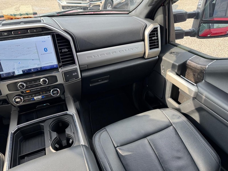 Ford Super Duty F-350 DRW Vehicle Full-screen Gallery Image 16