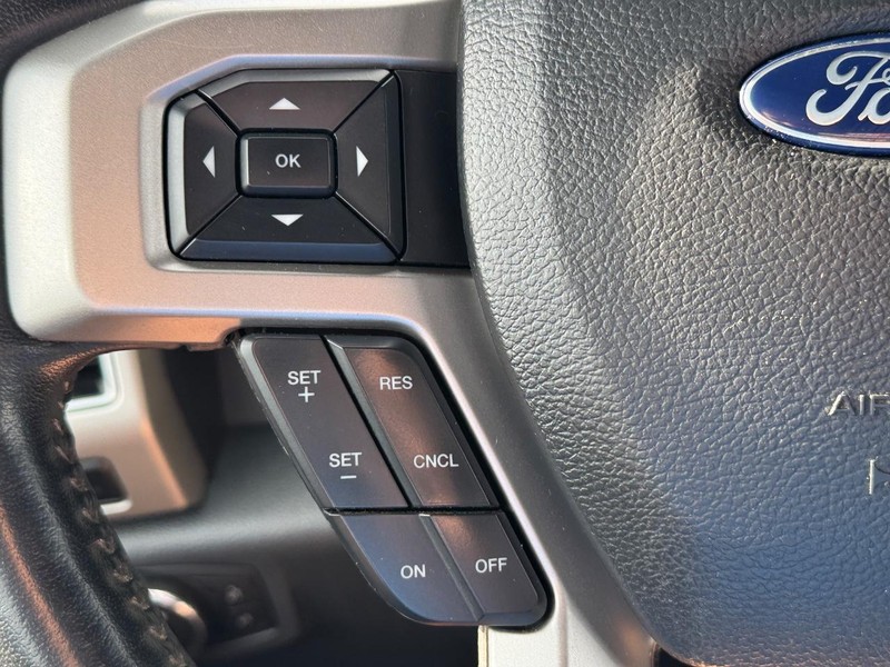 Ford Super Duty F-350 DRW Vehicle Full-screen Gallery Image 21