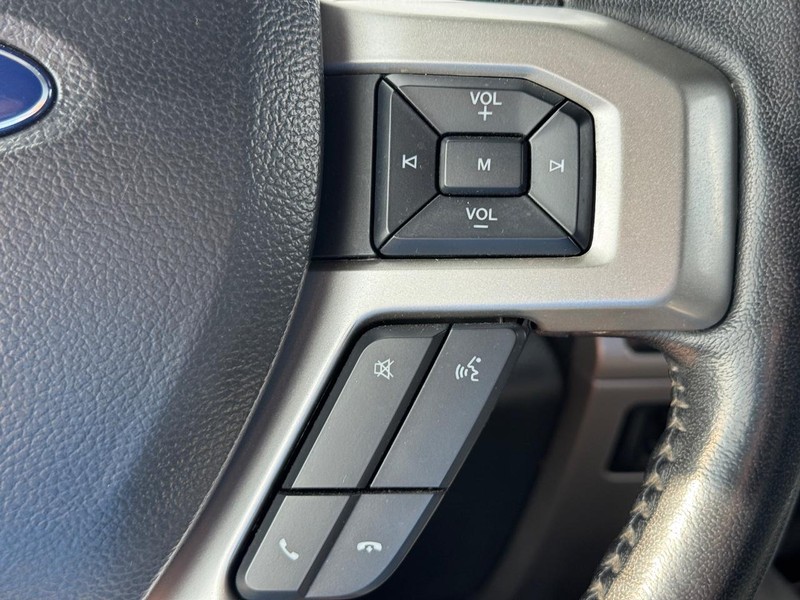 Ford Super Duty F-350 DRW Vehicle Full-screen Gallery Image 22