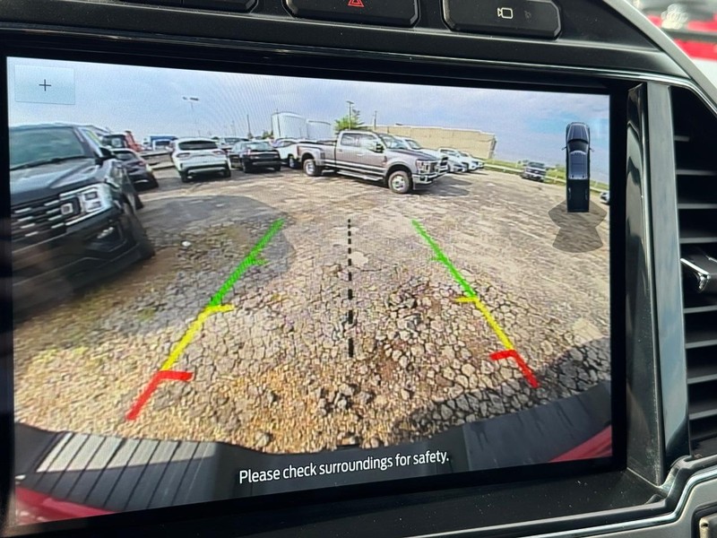 Ford Super Duty F-350 DRW Vehicle Full-screen Gallery Image 25