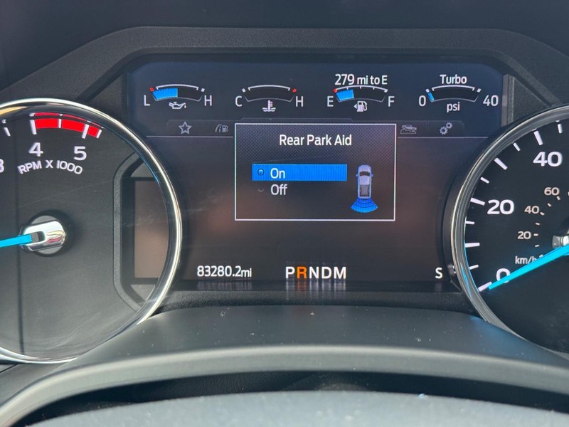 Ford Super Duty F-350 DRW Vehicle Full-screen Gallery Image 26