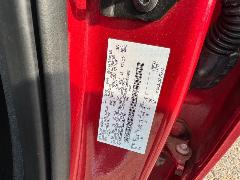 Ford Super Duty F-350 DRW Vehicle Full-screen Gallery Image 27