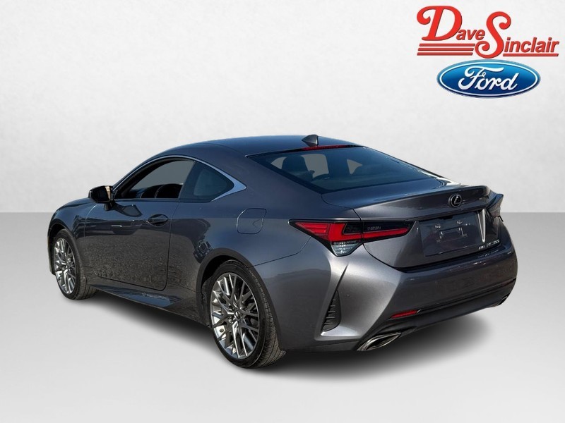 Lexus RC Vehicle Full-screen Gallery Image 09