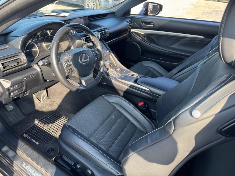 Lexus RC Vehicle Full-screen Gallery Image 13