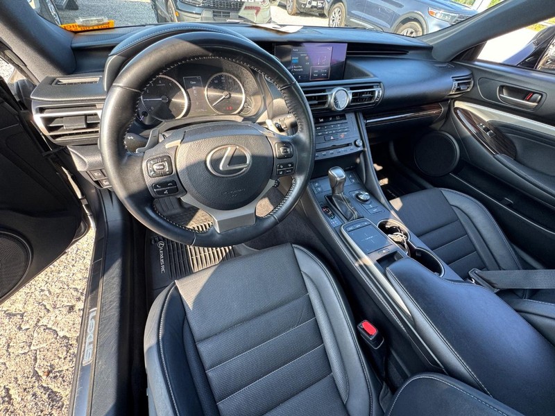 Lexus RC Vehicle Full-screen Gallery Image 14
