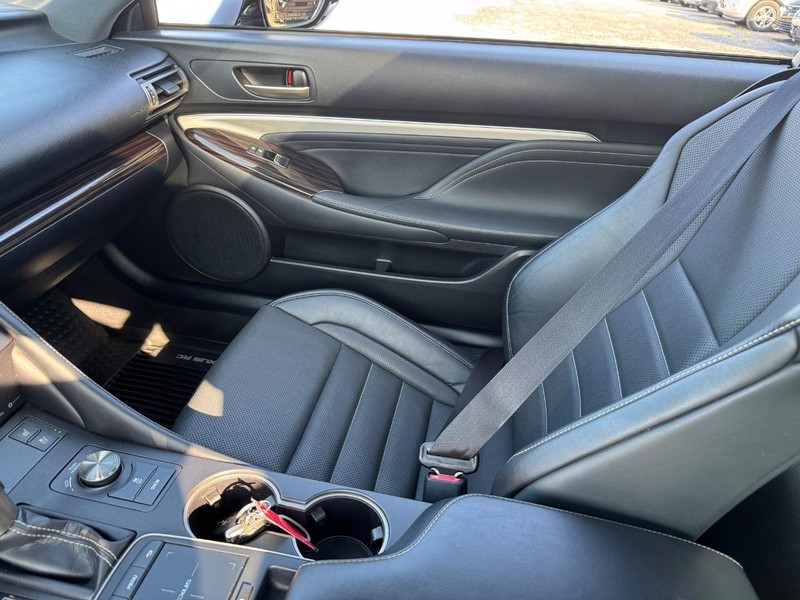 Lexus RC Vehicle Full-screen Gallery Image 15