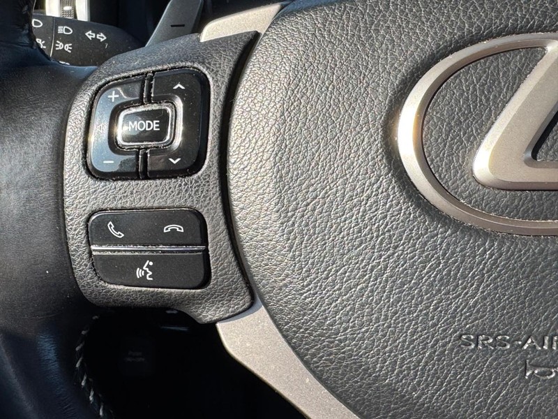 Lexus RC Vehicle Full-screen Gallery Image 20