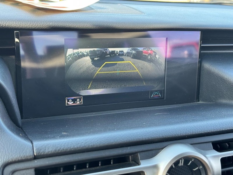 Lexus RC Vehicle Full-screen Gallery Image 23