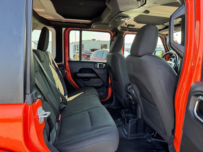 Jeep Wrangler Unlimited Vehicle Full-screen Gallery Image 13