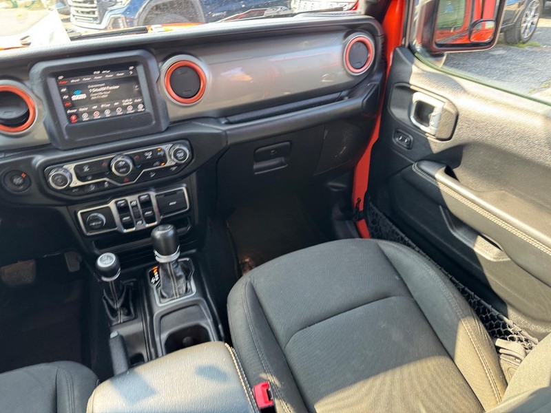 Jeep Wrangler Unlimited Vehicle Full-screen Gallery Image 16