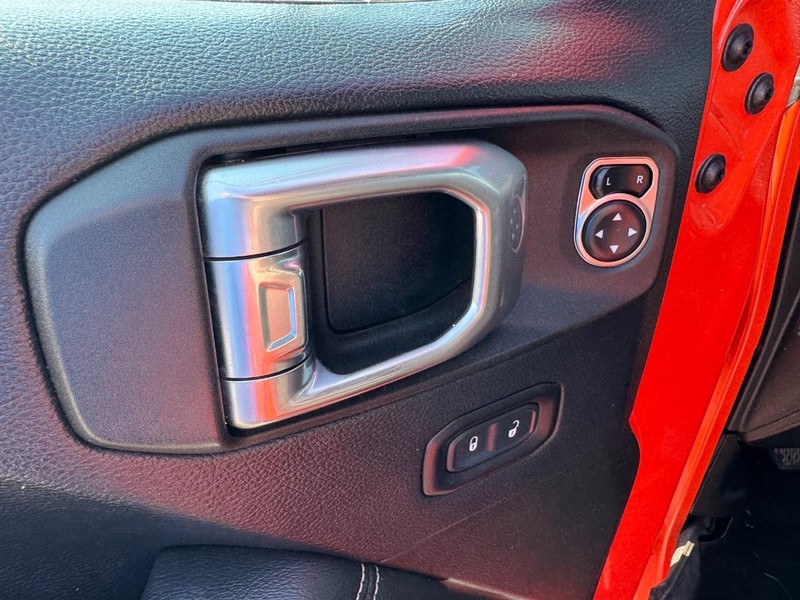 Jeep Wrangler Unlimited Vehicle Full-screen Gallery Image 18