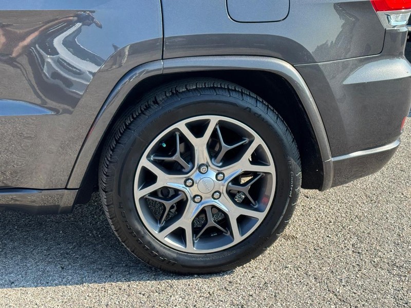 Jeep Grand Cherokee Vehicle Full-screen Gallery Image 11