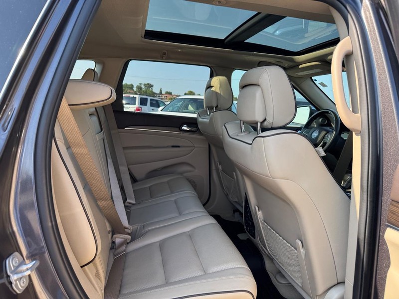Jeep Grand Cherokee Vehicle Full-screen Gallery Image 14