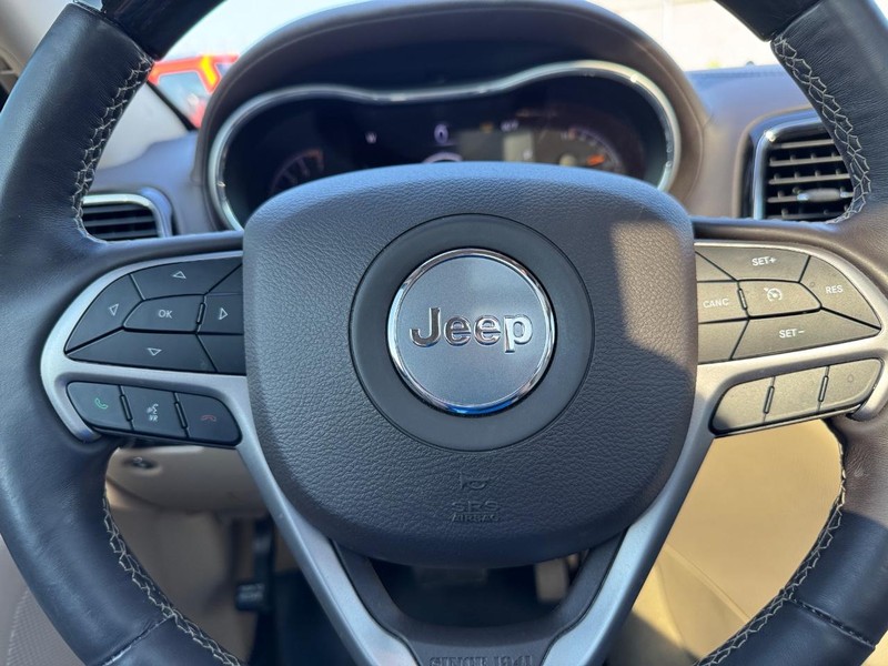 Jeep Grand Cherokee Vehicle Full-screen Gallery Image 21
