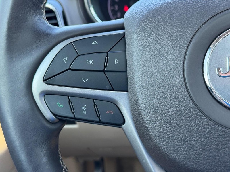 Jeep Grand Cherokee Vehicle Full-screen Gallery Image 22