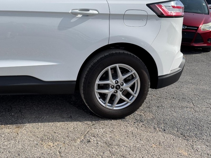 Ford Edge Vehicle Full-screen Gallery Image 11