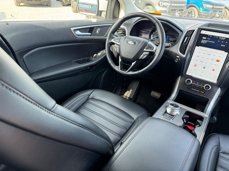 Ford Edge Vehicle Full-screen Gallery Image 14