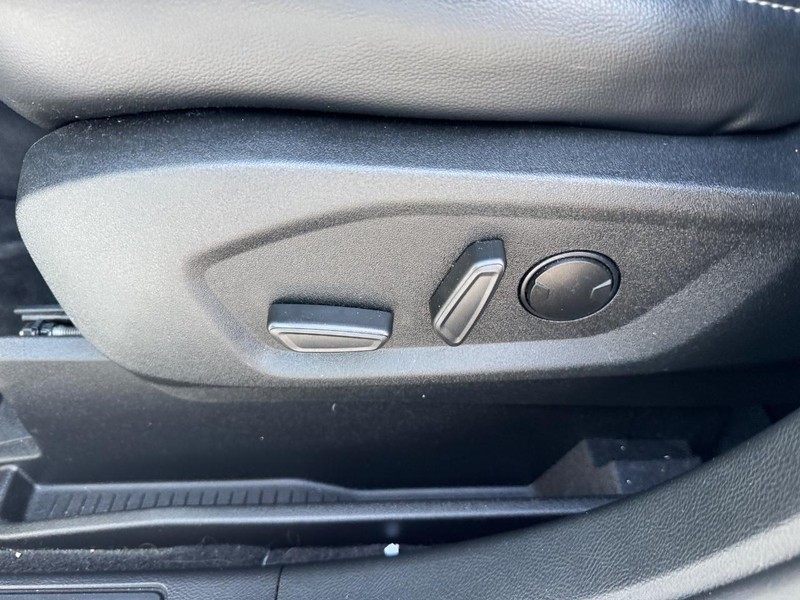Ford Edge Vehicle Full-screen Gallery Image 17
