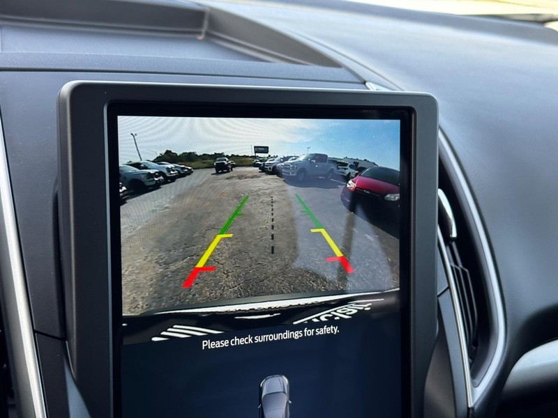 Ford Edge Vehicle Full-screen Gallery Image 23