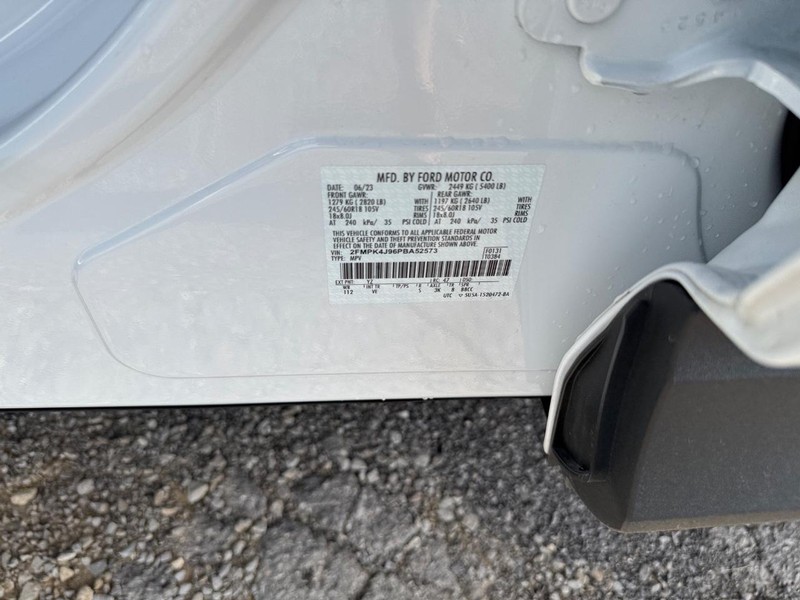 Ford Edge Vehicle Full-screen Gallery Image 25
