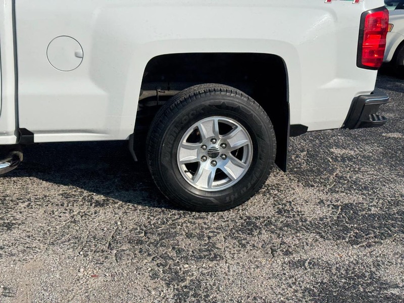 Chevrolet Silverado 1500 Vehicle Full-screen Gallery Image 11