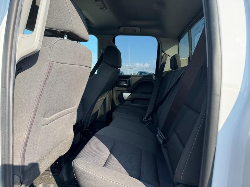 Chevrolet Silverado 1500 Vehicle Full-screen Gallery Image 12