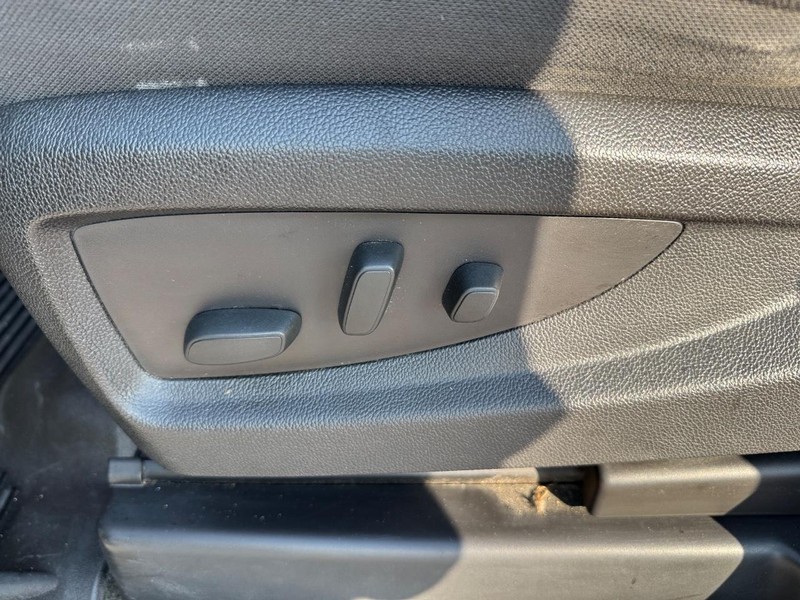 Chevrolet Silverado 1500 Vehicle Full-screen Gallery Image 17