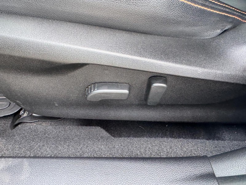 Subaru Crosstrek Vehicle Full-screen Gallery Image 17