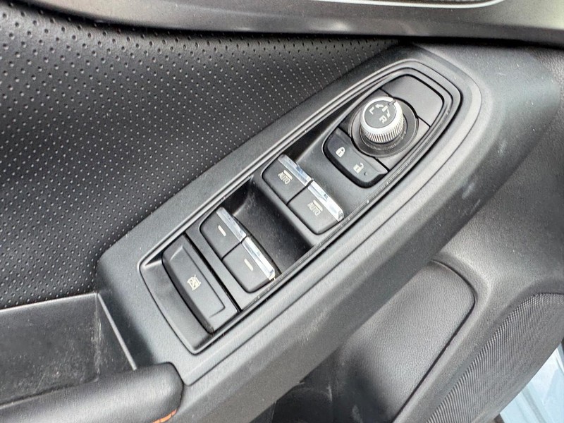 Subaru Crosstrek Vehicle Full-screen Gallery Image 18