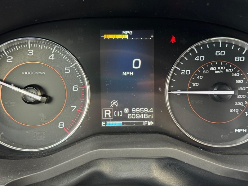 Subaru Crosstrek Vehicle Full-screen Gallery Image 24