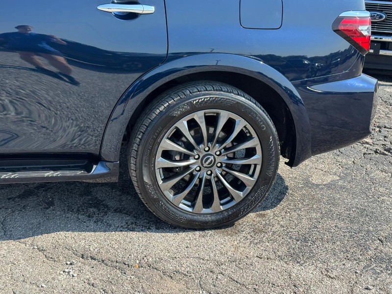 Nissan Armada Vehicle Full-screen Gallery Image 11