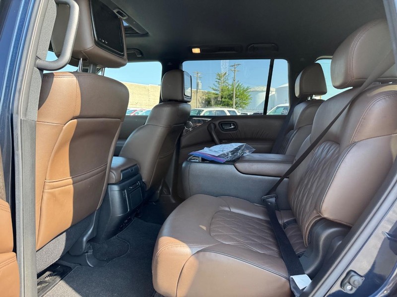 Nissan Armada Vehicle Full-screen Gallery Image 12