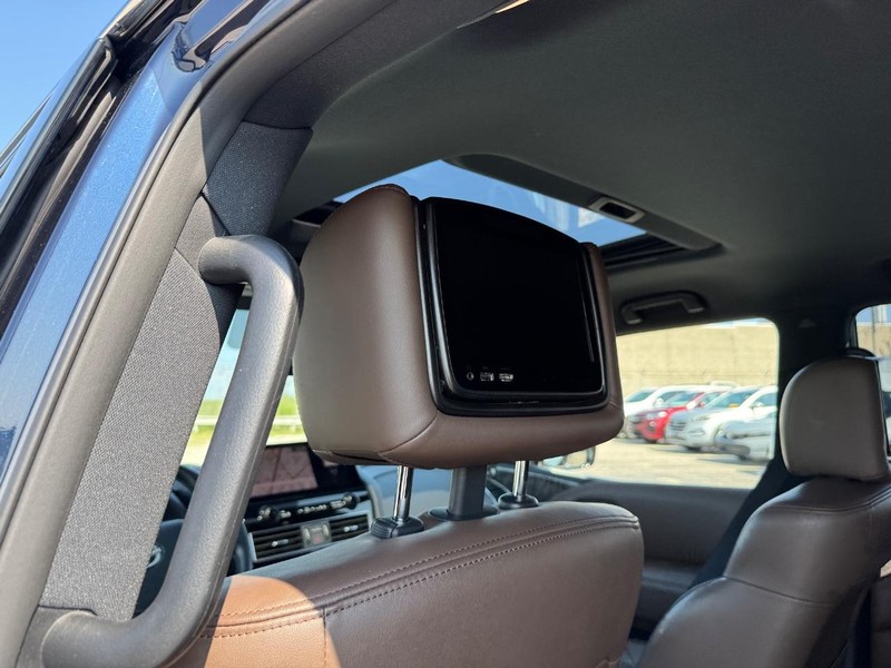 Nissan Armada Vehicle Full-screen Gallery Image 13